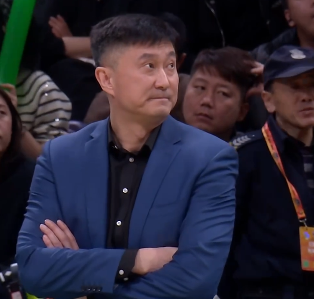 乐鱼体育官方网站-广东今日早报！陈老板深夜约谈杜锋，萨林杰或被裁，小崔提前复出