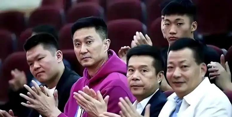 乐鱼体育官方网站-广东今日早报！陈老板深夜约谈杜锋，萨林杰或被裁，小崔提前复出