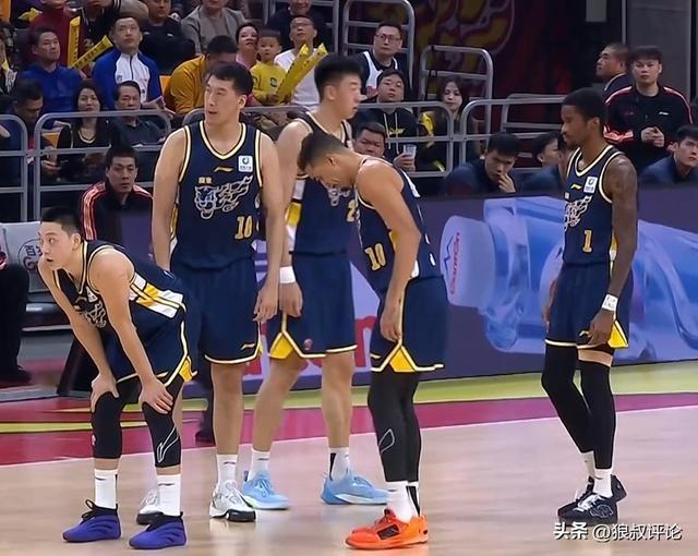 乐鱼体育-广东怎么冲冠？2战上海北京狂输71分 全队合计三分60投14中