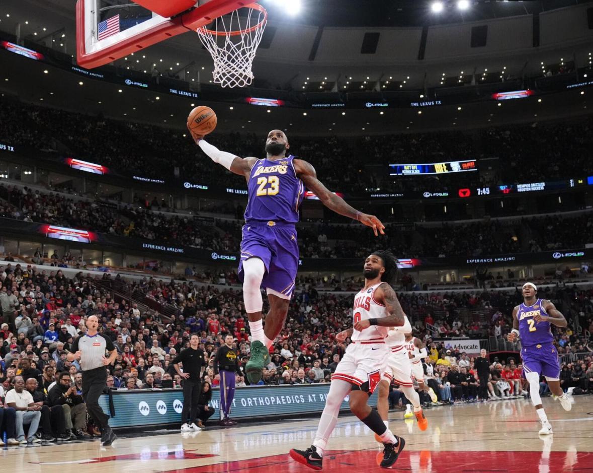 乐鱼体育官方网站-詹姆斯24+5创NBA历史第1神迹！东契奇46+7+11+8记3分刷爆纪录