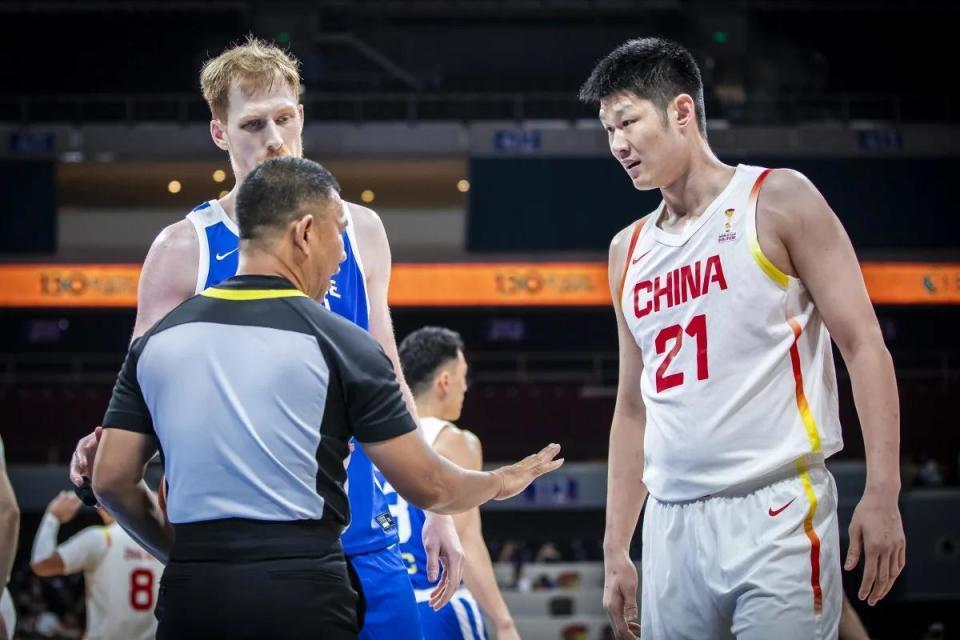 乐鱼体育官方网站-落后11分完成逆转！中国男篮两连胜，掌握主动权，首支出线队诞生