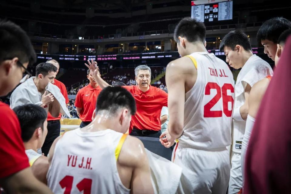 乐鱼体育官方网站-落后11分完成逆转！中国男篮两连胜，掌握主动权，首支出线队诞生