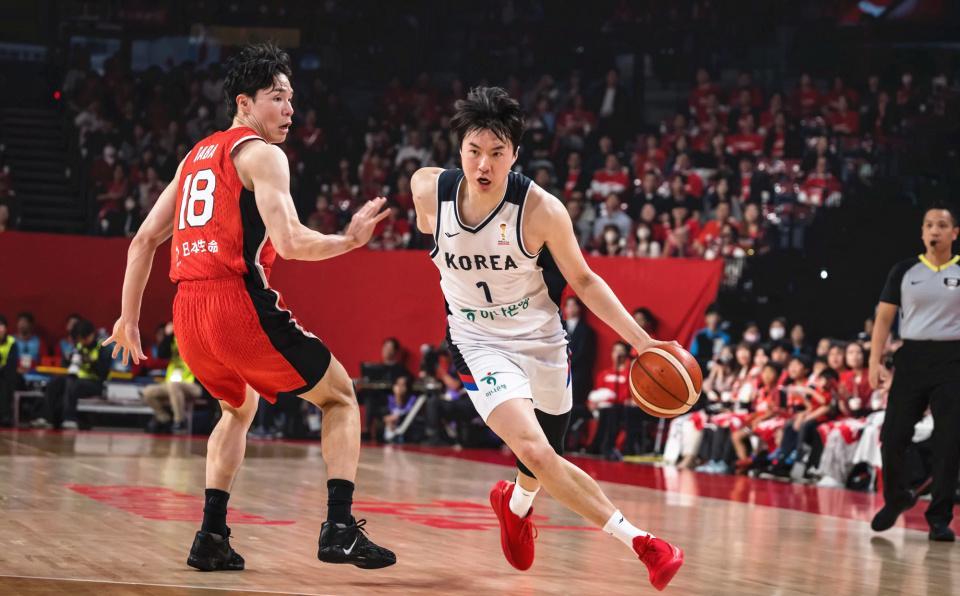 乐鱼体育官方网站-落后11分完成逆转！中国男篮两连胜，掌握主动权，首支出线队诞生
