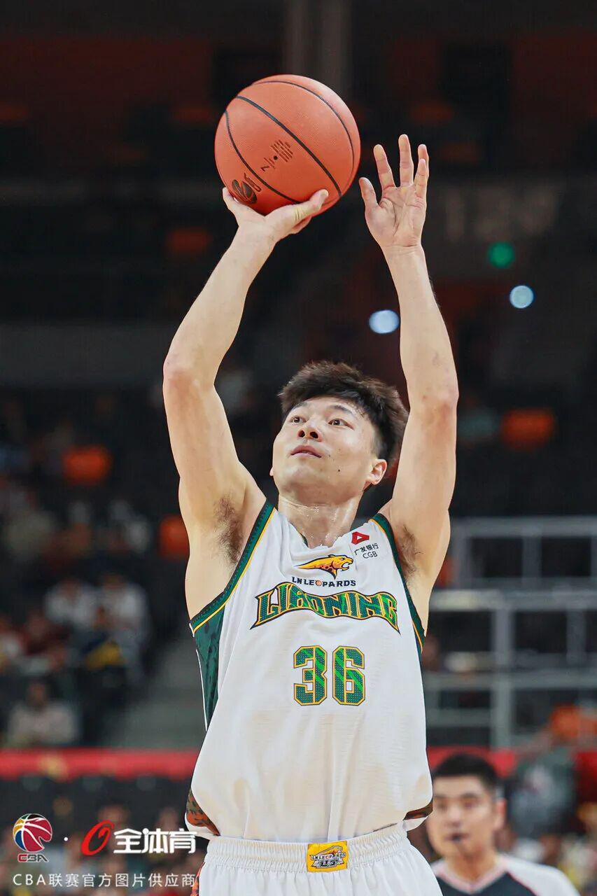 乐鱼体育官方网站-付豪26分9板 鄢手骐17分 莫兰德21板6助攻 辽宁本钢客场89：73战胜深圳马可波罗